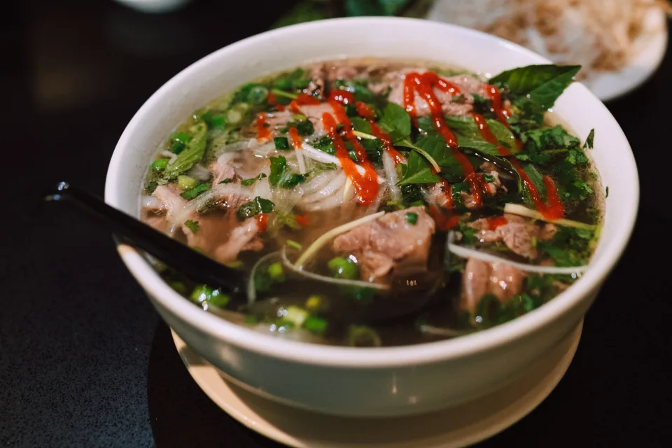 Bàn ăn tại Bánh Canh Cua 104